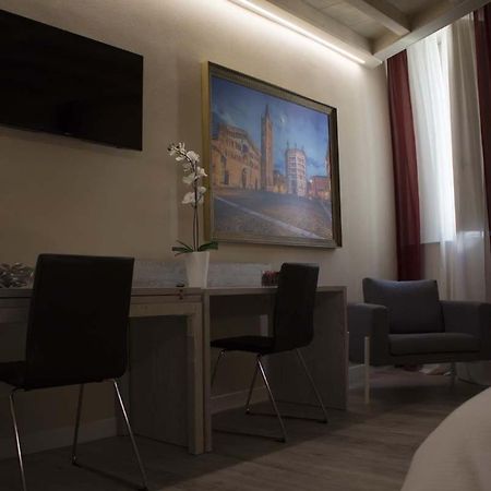 Palazzo Domanto Apartments Parma Bagian luar foto